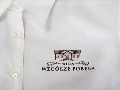 Druk cyfrowy DTG na koszulach Willa Wzgórze Poręba