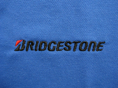 Haft komputerowy na koszulkach polo dla Bridgestone