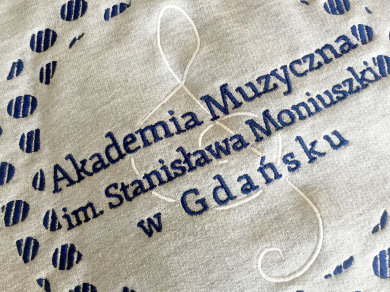 Haft komputerowy na bluzach dla Akademii Muzycznej im. Stanisława Moniuszki w Gdańsku