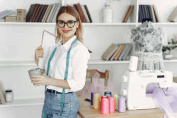 Szycie ubrań na zamówienie – kiedy warto postawić na indywidualną produkcję?